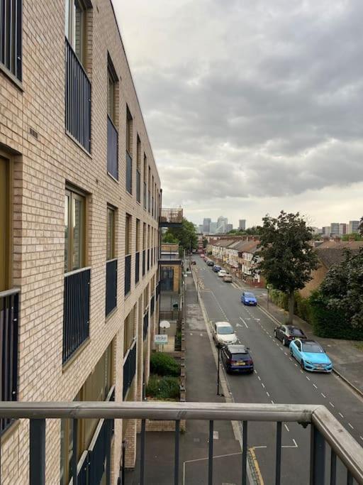 Modern 1-Bedroom Apartment Close To City Airport London Exterior photo
